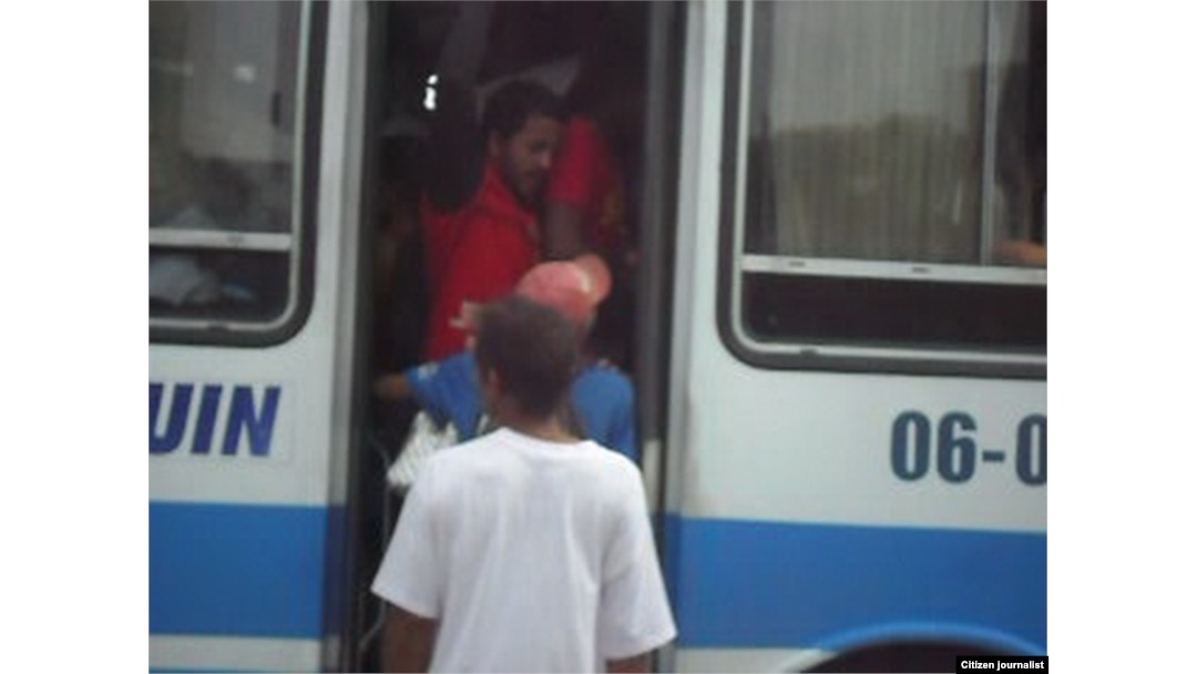 Reporta Cuba. Transporte público. Foto: Ramón Zamora.