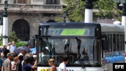 Una parada de omnibus en La Habana (Archivo)