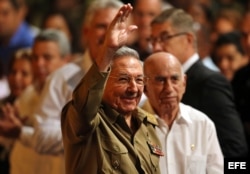 Raúl Castro, asiste a un acto para conmemorar los 100 años de la Revolución Bolchevique, suceso que llevó a la creación de la Unión Soviética, el 7 de noviembre de 2017, en La Habana (Cuba).