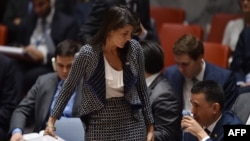 La Embajadora de EE.UU. Nikki Haley abandona una reunión del Consejo de Seguridad de la ONU sobre Siria