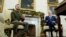 Los presidentes Volodymyr Zelenskyy y Joe Biden en la Casa Blanca el 21 de diciembre de 2022. (AP Photo/Patrick Semansky).