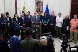Venezuela abril 2014: La MUD durante conversaciones con Gobierno de Maduro en presencia de UNASUR y Nuncio Apostólico