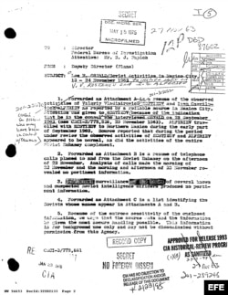 Fotografía cedida de un informe de la Oficina Federal de Investigación (FBI) sobre Lee Harvey Oswald en la Ciudad de México.