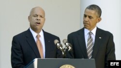 El presidente de Estados Unidos,Barack Obama, escucha las palabras de Jeh Johnson, tras ser nombrado director del departamento de Seguridad Interior