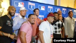 En el Hotel Nacional de La Habana: al frente (de izq a der) los peloteros cubanos de la MLB Alexéi Ramírez, José Abreu, Brayan Peña, Yasiel Puig y el cubanoamericanoi John Jay