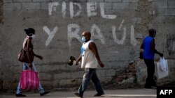 Afrocubanos en una calle de La Habana. (Yamil LAGE / AFP)