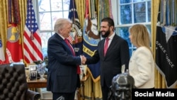 Donald Trump y Ahmed al-Sharaa en la Casa Blanca. 