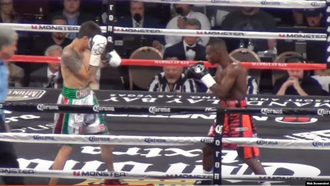 (i-e) Moisés Flores y Guillermo Rigondeaux.