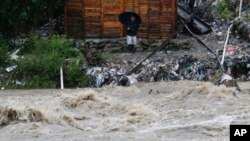 El Rio Bermejo crecido por las lluvias del huracán Iota in San Pedro Sula, Honduras. 