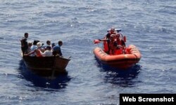 Balseros cubanos rescatados. Foto cortesía de Planoinformativo.com