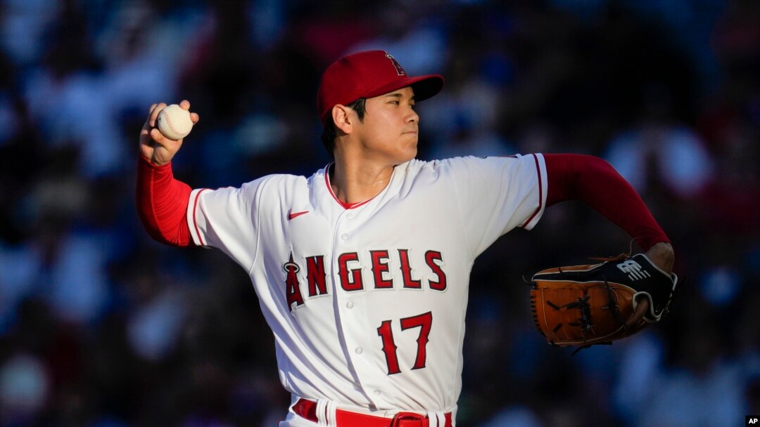 Shohei Ohtani, lanzador inicial de Los Ángeles Angels, acordó el sábado 9 de diciembre un contrato récord de 700 millones de dólares por 10 años con los Dodgers. (AP Photo/Ashley Landis, Archivo)