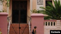 Casa Sacerdotal San Juan María Vianney, del barrio habanero del Vedado donde se realizó el evento a puertas cerradas. 