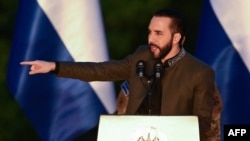 El presidente de El Salvador, Nayib Bukele, participa en una ceremonia conmemorativa del Día de la Independencia del país, en Ciudad Arce, El Salvador.. REUTERS/José cabezas