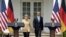  El presidente estadounidense Barack Obama (d) y la canciller alemana Angela Merkel (i) durante la rueda de prensa tras su encuentro celebrado en la Casa Blanca, Washington, Estados Unidos hoy 2 de mayo de 2014 en donde abordaron principalmente la tensión