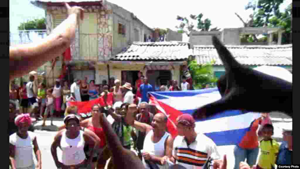 Damas de Blanco: Te literario en Santiago de Cuba