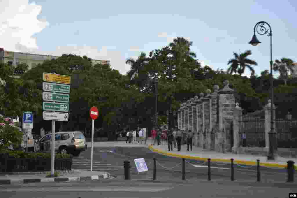 Vía cerrado en las cercanías del Palacio del Segundo Cabo.