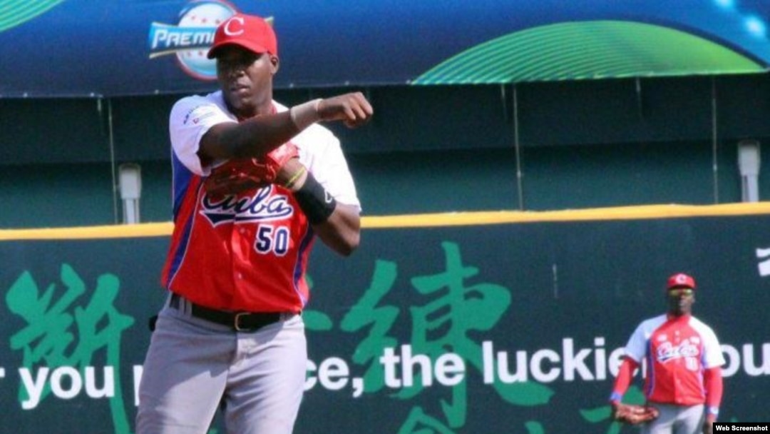 Peloteros cubanos en el Premier 12.