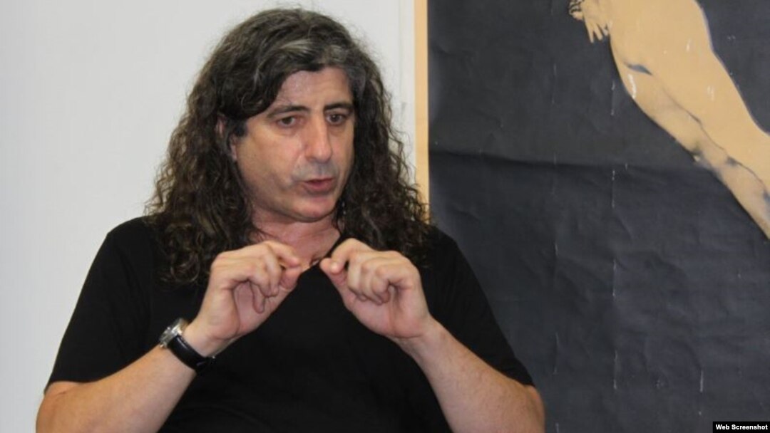 Lilo Vilaplana en un conversatorio sobre cine.