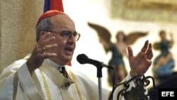 El cardenal cubano Jaime Ortega y Alamino oficia una misa por el papa Juan Pablo II (2005). 