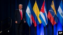 El Presidente durante el evento de Latinos por Trump, en el Doral. (AP/Evan Vucci)