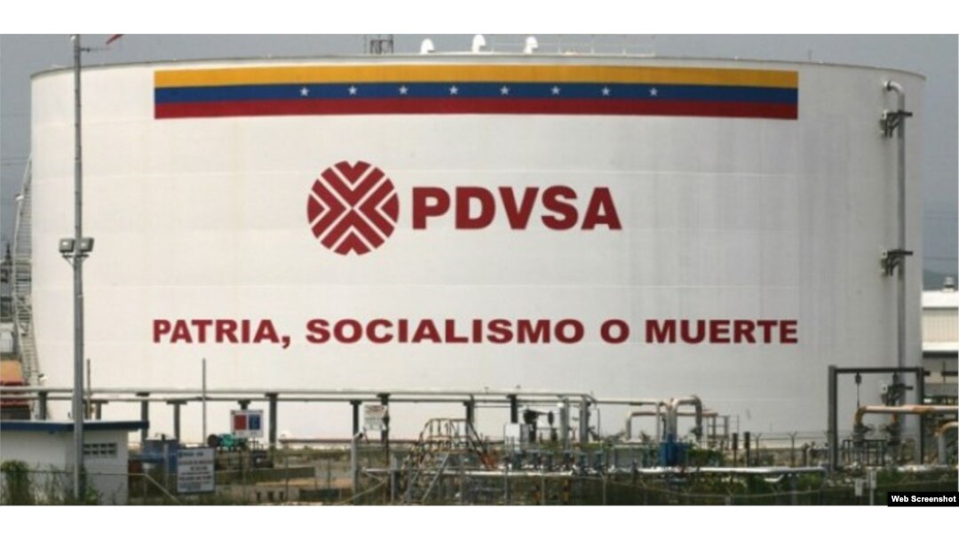 Un cartel en una de las plantas de PDVSA (Archivo).
