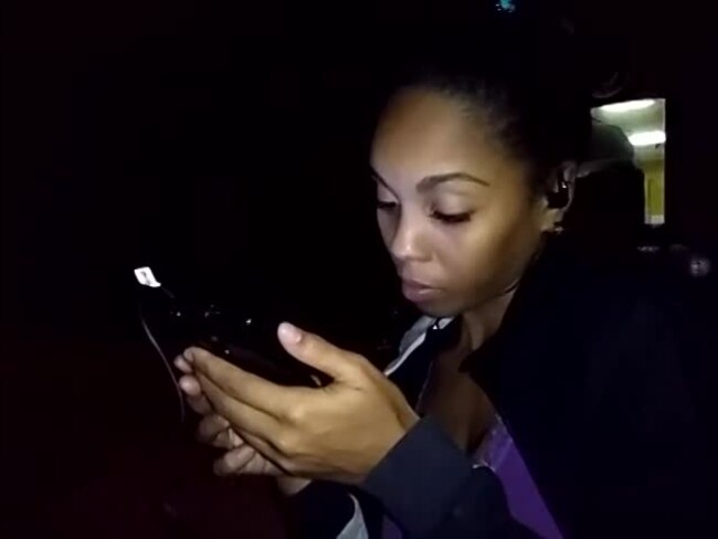 Joven cubana declina hacer comentarios sobre muerte de Fidel Castro