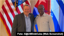 Jefe de la Misión Mike Hammer se reunió con el opositor cubano Manuel Cuesta Morúa