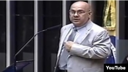 Carlos Jiménez, médico cubano denuncia ante congreso de Brasil