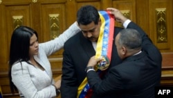 María Gabriela Chávez, junto a Diosdado Cabello y Nicolás Maduro.