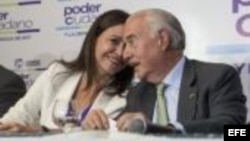 El ex presidente colombiano Andrés Pastrana con la opositora venezolana María Corina Machado.