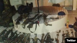Los 24 desmovilizados del Frente Resistencia Cimarrón entregaron su armamento. (Ministerio de Defensa de Colombia)