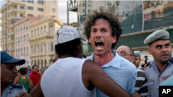 Violencia policial en manifestacón en La Habana.