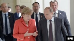 El presidente de Rusia, Vladimir Putin, y la canciller de Alemania, Angela Merkel.