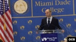 El asesor adjunto de seguridad nacional de la Casa Blanca, Ben Rhodes, durante su alocución en el Miami Dade College.