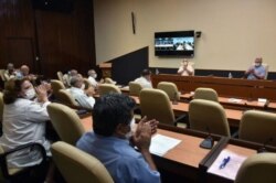 La reunión del miércoles en la que los científicos del Instituto Finlay de Vacunas (IFV) presentaron la vacuna ante el gobernante Miguel Díaz-Canel (Foto: Granma).