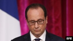 Hollande anunció hoy que cazas franceses realizaron hoy los primeros bombardeos contra posiciones de los yihadistas del Estado Islámico (EI) en Irak y destruyeron completamente un depósito logístico en el noreste del país. EFE/Ian Langsdon