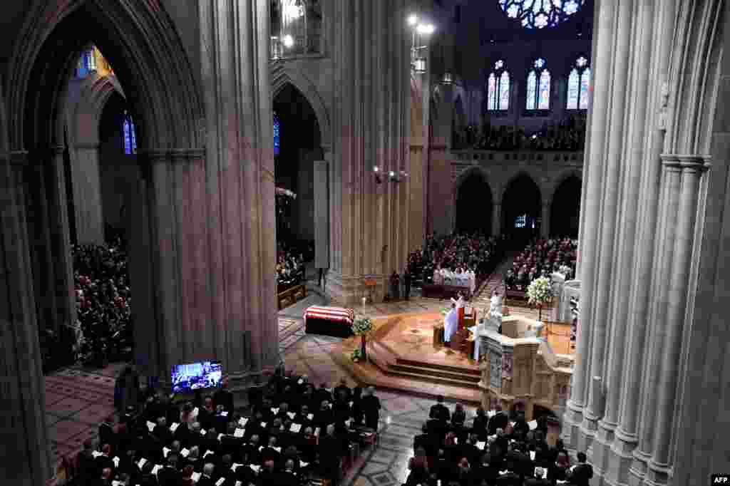 Servicio fúnebre al senador John McCain en la Catedral Nacional de Washington.