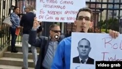 Protesta frente al consulado de Cuba en EEUU.