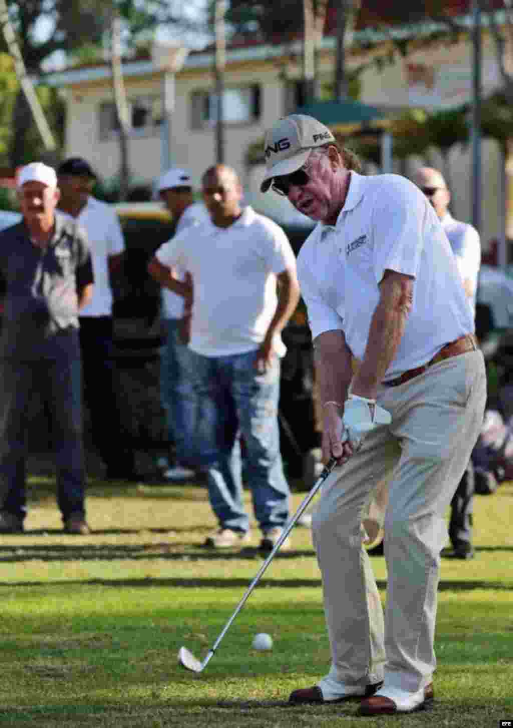 El golfista español Miguel Ángel Jiménez impartió el jueves, 7 de abril de 2016, una clase intensiva en la capital cubana.