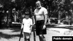 Ernest y Gregory (Gigi) Hemingway en Cuba