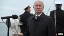 Vladimir Putin preside desfile militar en Crimea (Archivo)