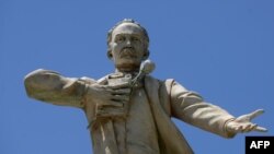 Monumento a José Julián Martí y Pérez, en Ciudad de Guatemala. (Johan Ordonez/AFP/Archivo)