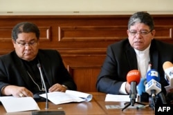 El arzobispo de Maracaibo, presidente de la Conferencia Episcopal de Venezuela, durante una rueda de prensa tras el encuentro con el Papa.