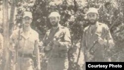 De derecha a izquierda, los comandante del Segundo Frente Lázaro Artola, Dr. Armando Fleites y Genaro Arroyo.