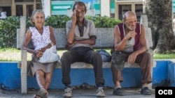 Ancianos en Cuba. Foto Miguel Arencibia.