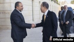 El canciller israelí, Avigdor Lieberman, se quejó al secretario general de la ONU, Ban-Ki Moon, de la "hipocresía" en el organismo mundial.