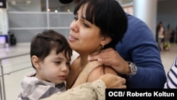 Llegada del pequeño Thiago Rodriguez de 2 años quien recibira atencion medica que no pudo obtener en Cuba.