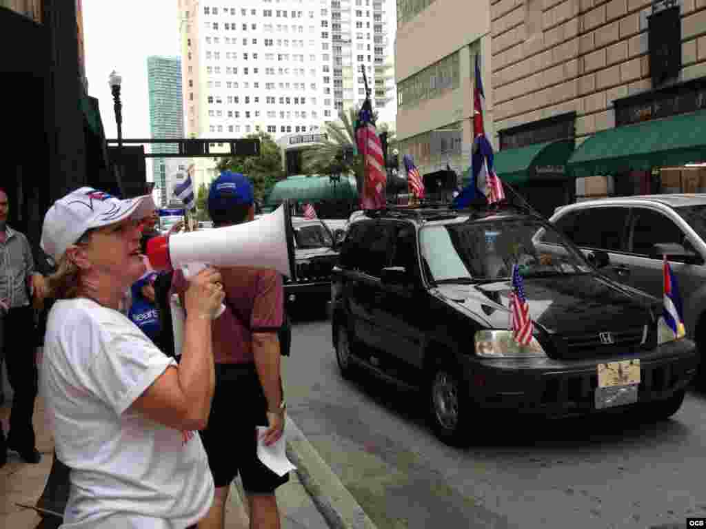 Protestas en el consulado de Bahamas en Miami. Foto Ricardo Quintana