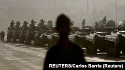 Tanques cubanos en la Plaza. REUTERS/Carlos Barria
