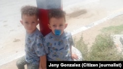 Mellizos cubanos de dos años que naufragaron durante una travesía marítima hacia México
